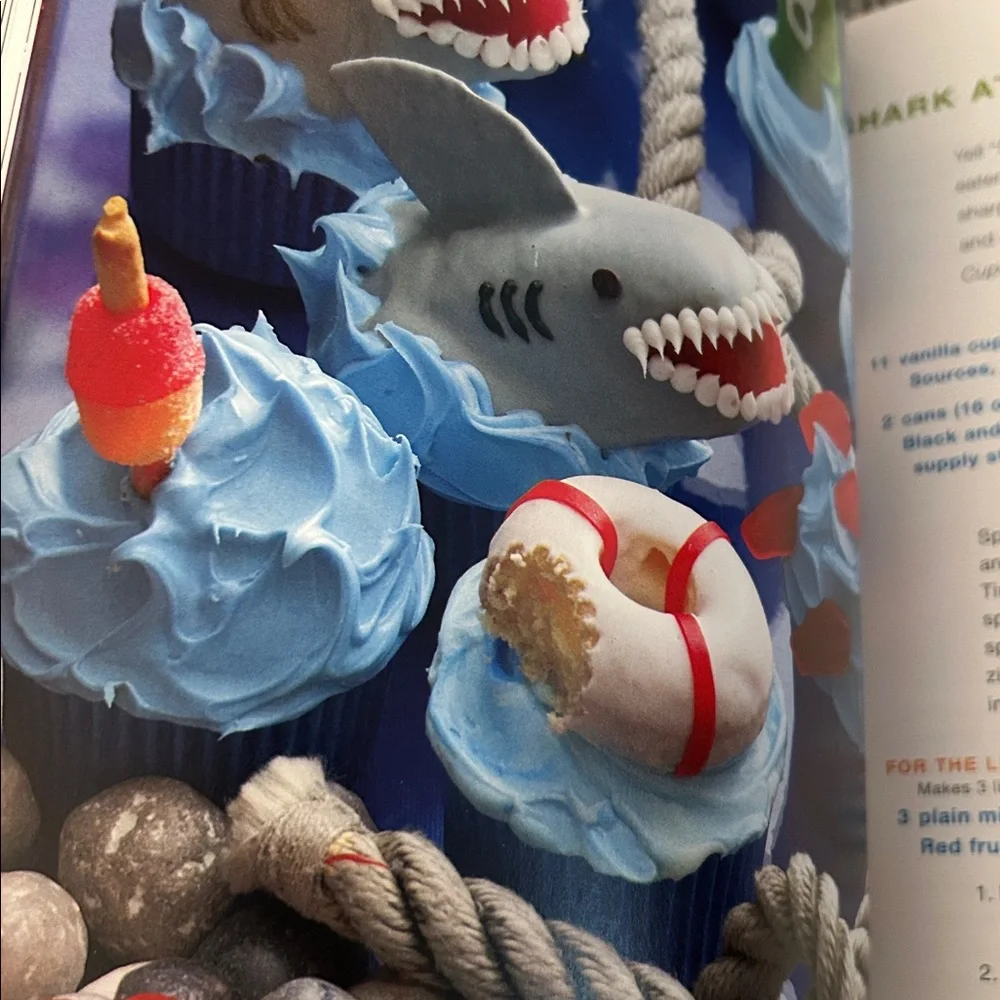 Hello, Cupcake! Baking Book - Creative Cupcake Designs dogs, penguin